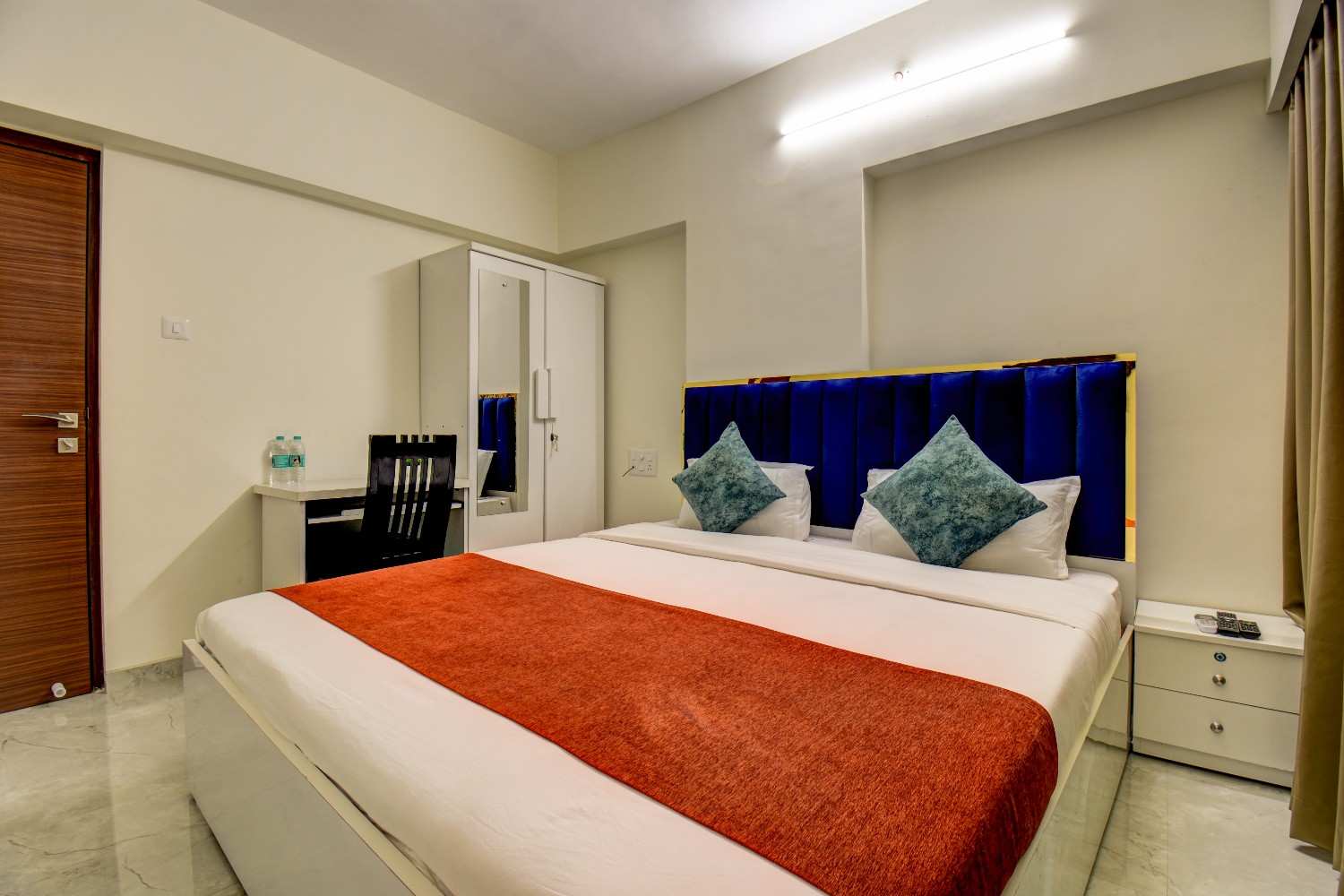 Service Apartments Santacruz